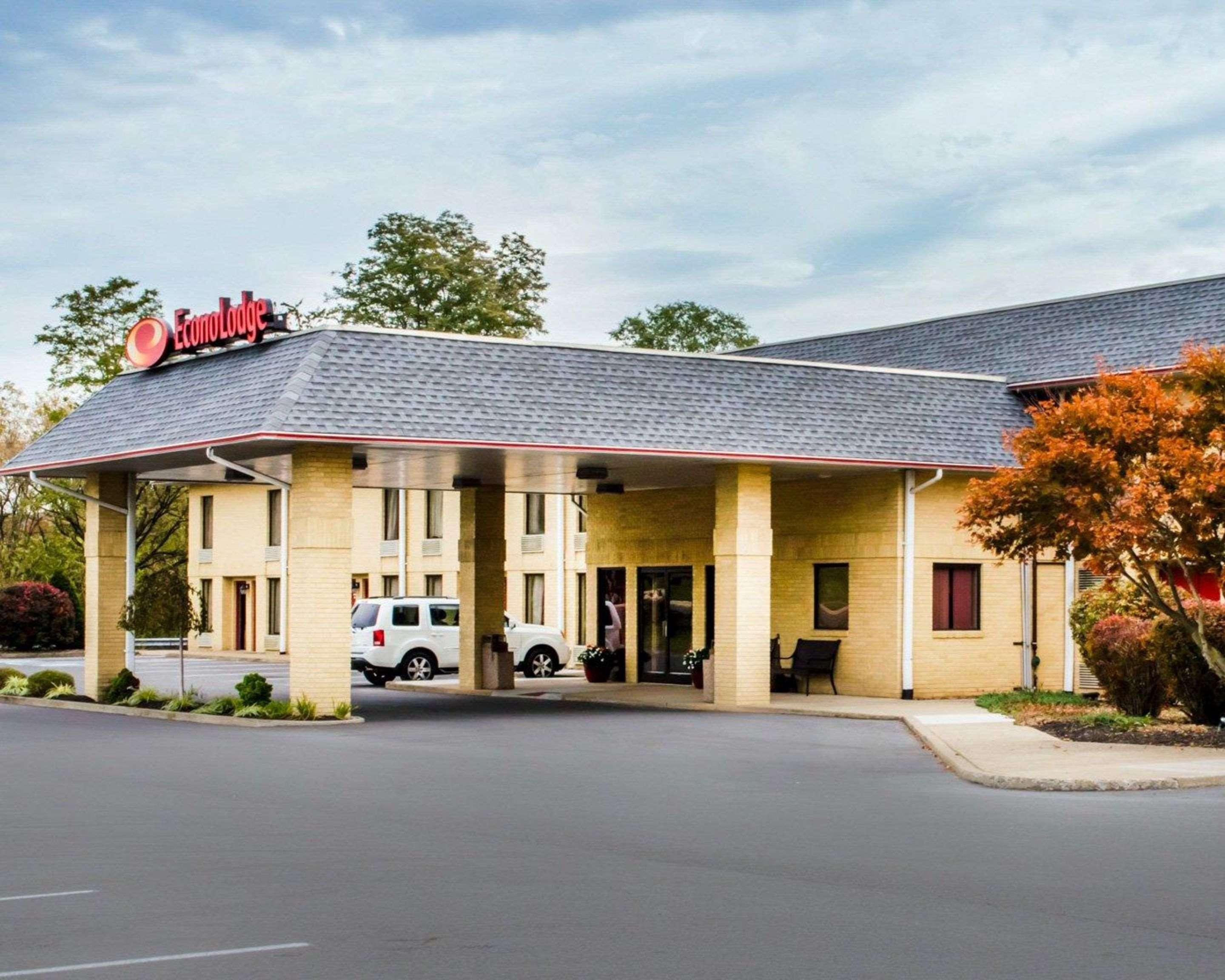 Econo Lodge Mifflintown Exterior photo
